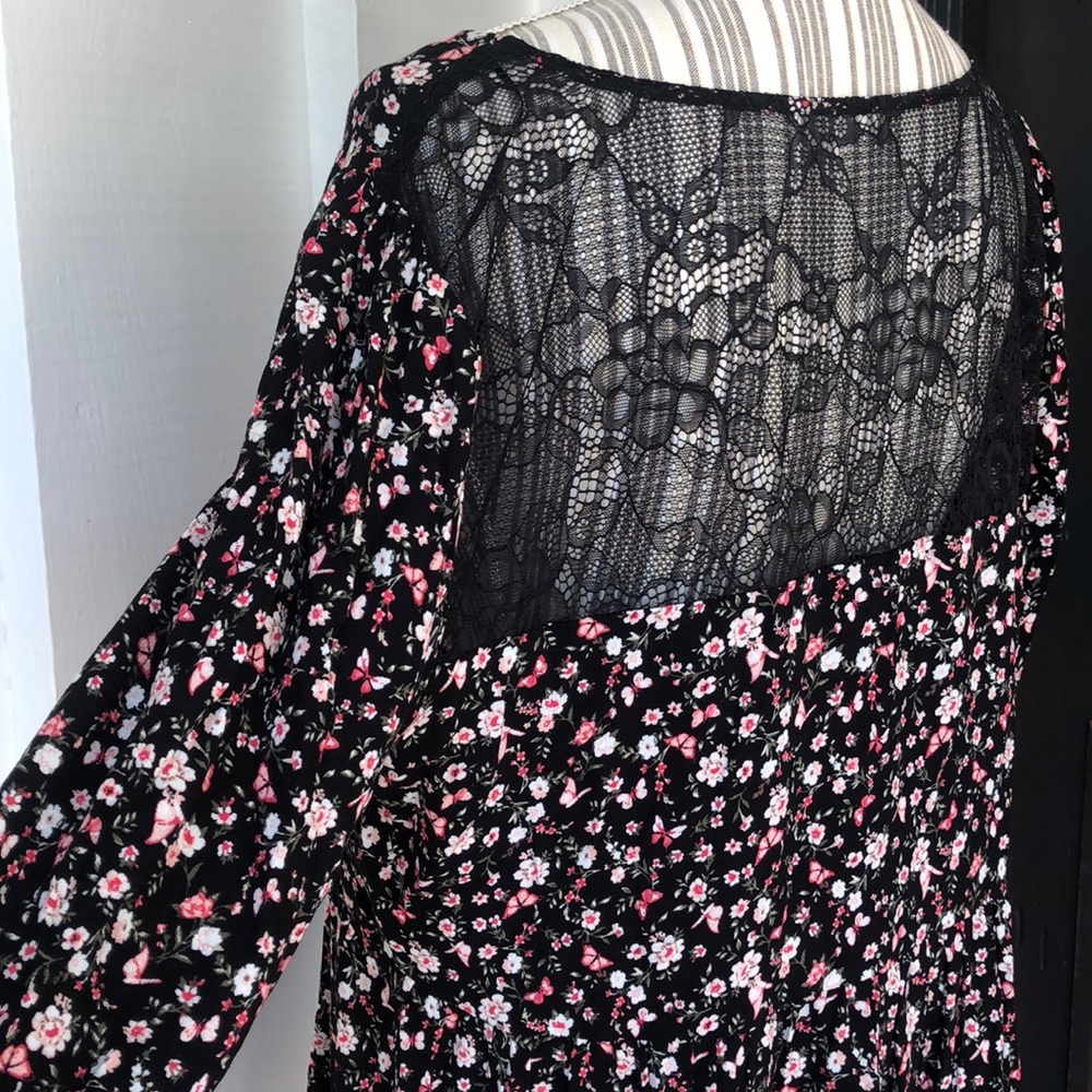 Love & Legend Floral Top - Picture 5 of 11